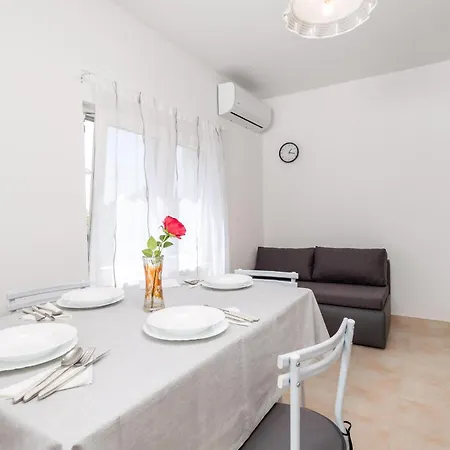 Amazing In With Kitchen Apartment